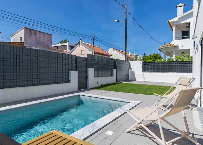 Poolside Oasis By Caparica Beach