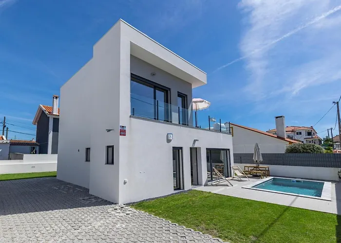 Poolside Oasis By Caparica Beach
