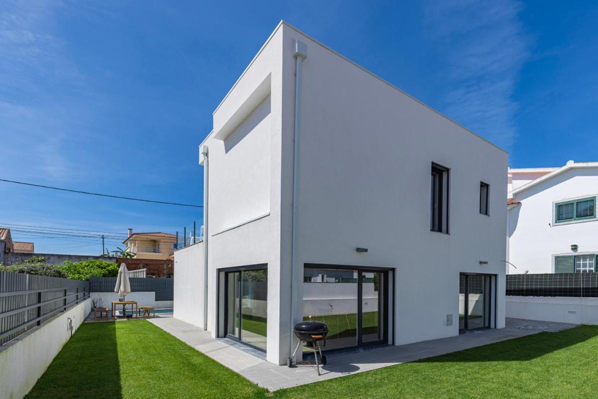 Poolside Oasis By Caparica Charneca (Setubal)