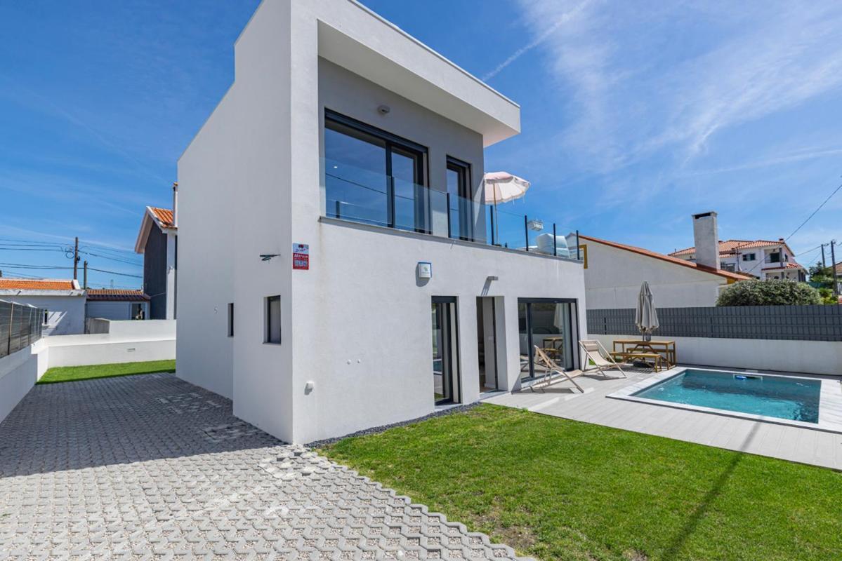 Poolside Oasis By Caparica Charneca (Setubal)