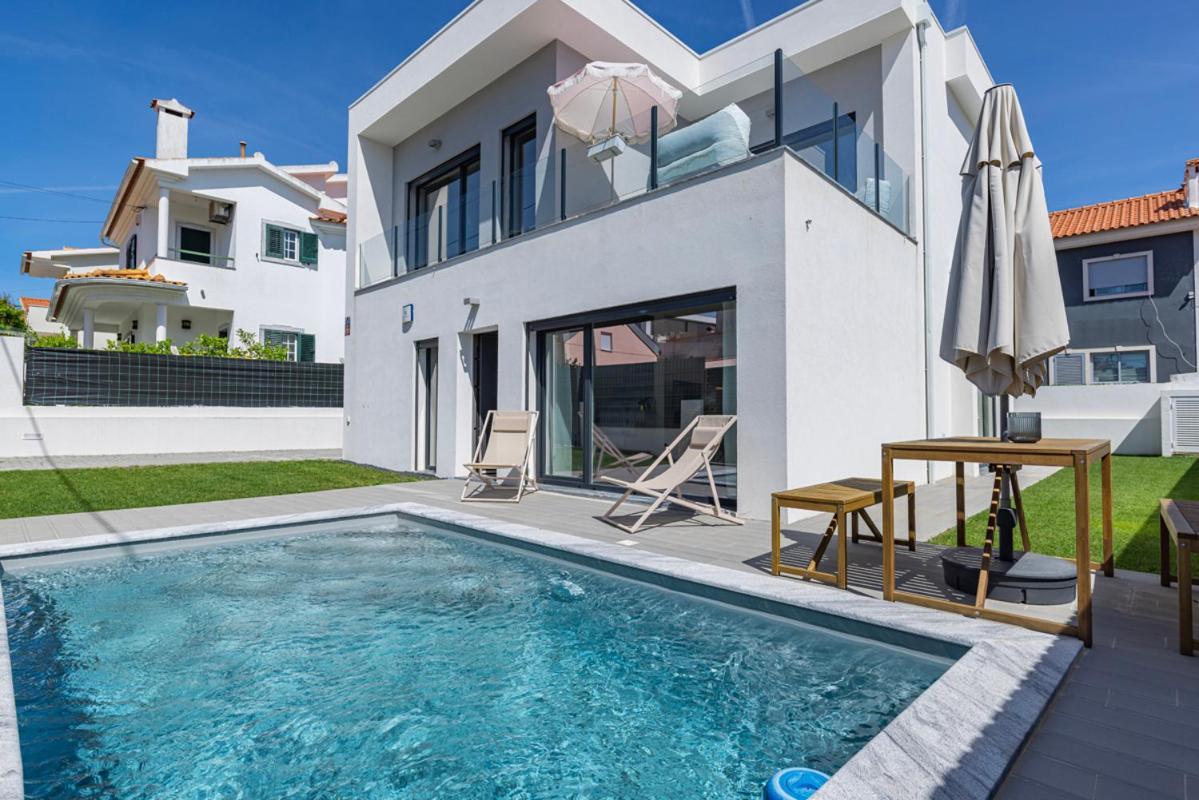 Poolside Oasis By Caparica Charneca (Setubal)