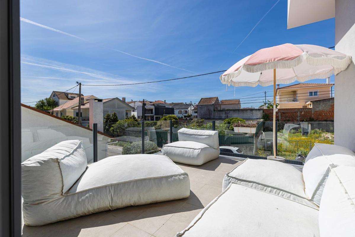 Poolside Oasis By Caparica Holiday home *